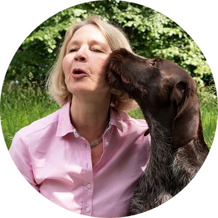 Babette-Taugbøl-and-her-dog-circle